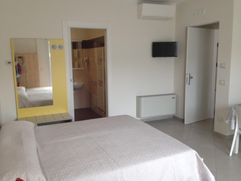Casa Armonia Apartment Peschiera del Garda Bagian luar foto